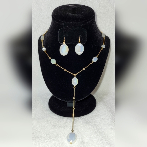 Cato Jewelry - CATO Opalescent Oval Beaded Necklace and Drop Earrings Set / Pierced